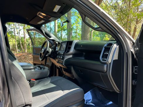 Used 2024 RAM 3500 Tradesman w/ Chrome Appearance Group image 17