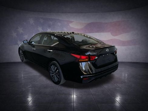 Used 2024 Nissan Altima 2.5 SV image 3