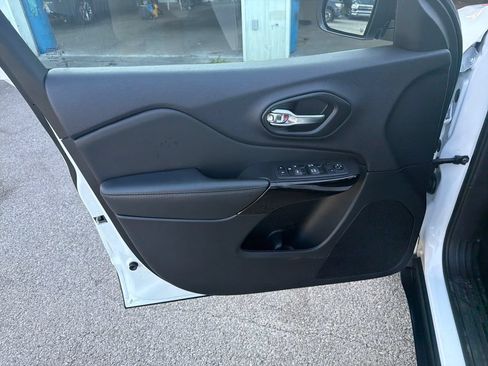Used 2023 Jeep Cherokee Altitude Lux AWD/4WD image 12
