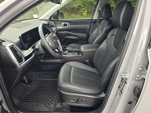 Used 2025 Kia Sorento SX AWD/4WD image 12
