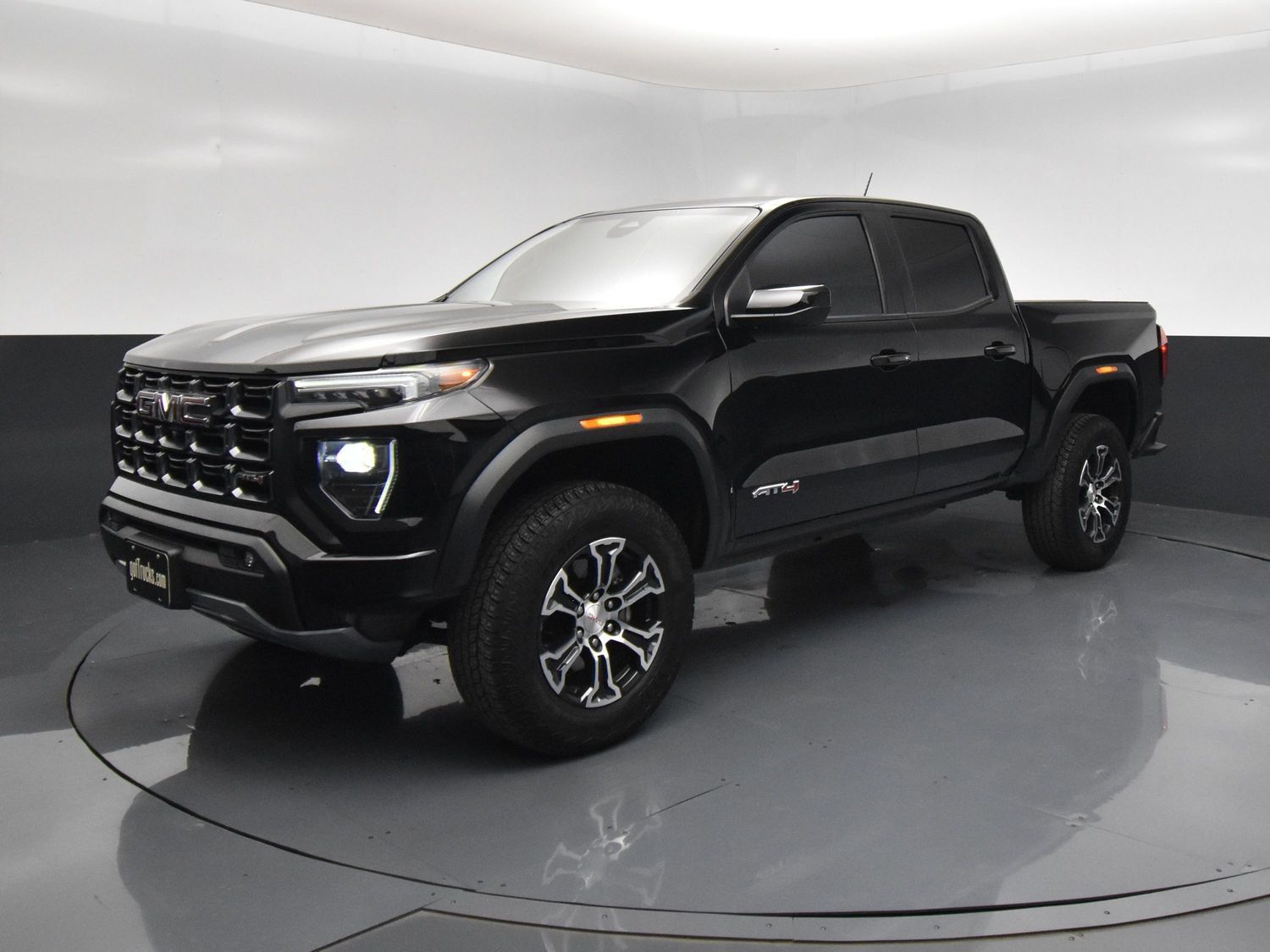 Used 2024 GMC Canyon AT4 w/ Technology Package AWD/4WD image 2