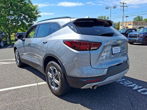 Used 2023 Chevrolet Blazer LT w/ Convenience Package FWD image 2
