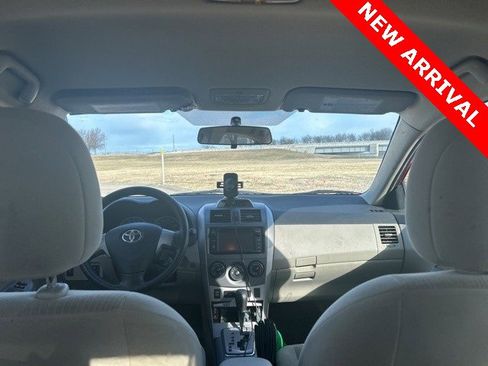Used 2013 Toyota Corolla LE image 10