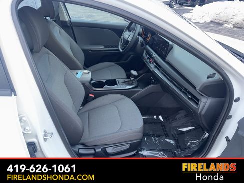 Used 2025 Kia K4 LXS image 30