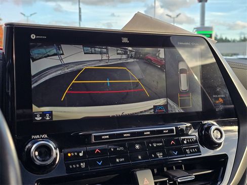 Used 2021 Toyota Highlander Limited image 20