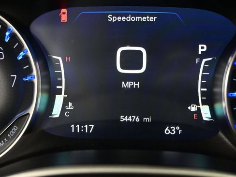 Used 2023 Chrysler Pacifica Touring-L FWD image 13
