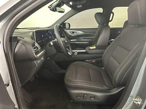 Used 2025 Chevrolet Traverse LT AWD/4WD image 11