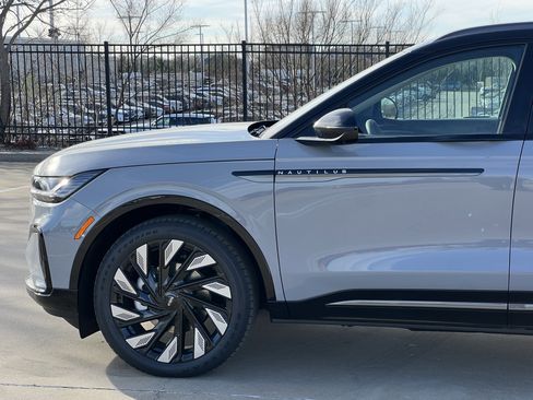 New 2026 Lincoln Nautilus Reserve w/ Jet Appearance Package image 5