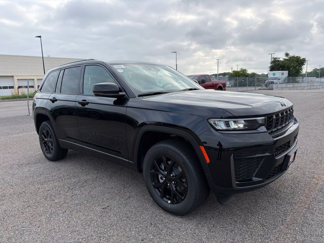 New 2026 Jeep Grand Cherokee Altitude AWD/4WD image 1