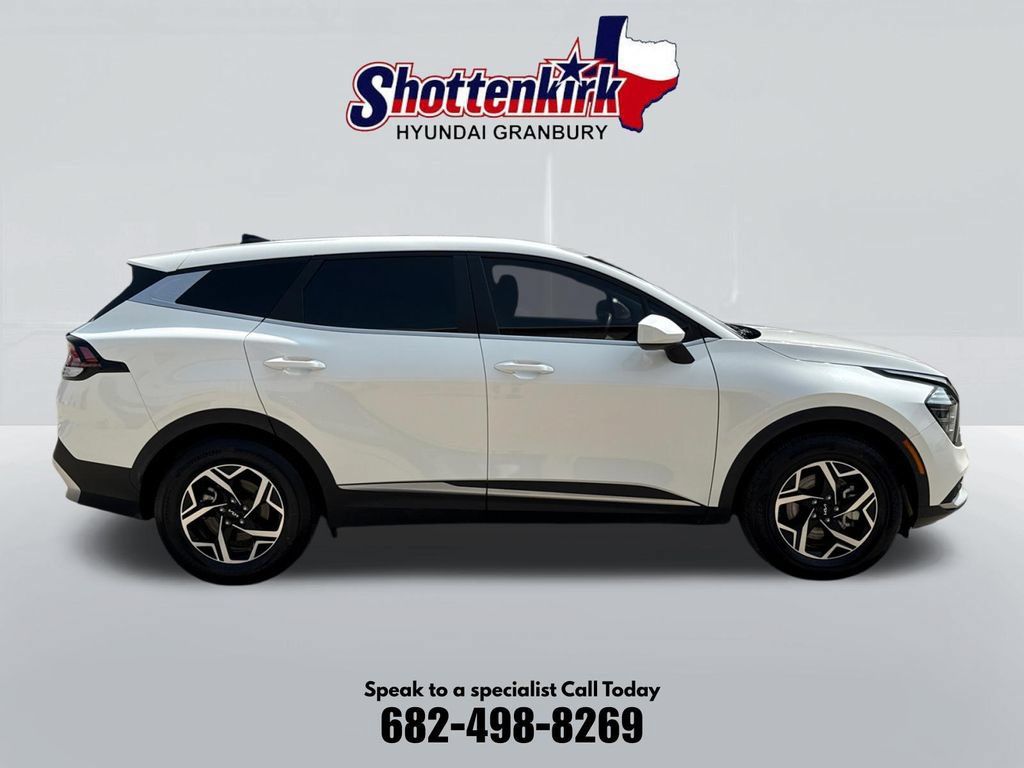 Used 2024 Kia Sportage LX FWD image 5