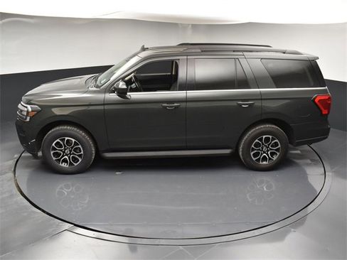 Used 2022 Ford Expedition XLT image 43