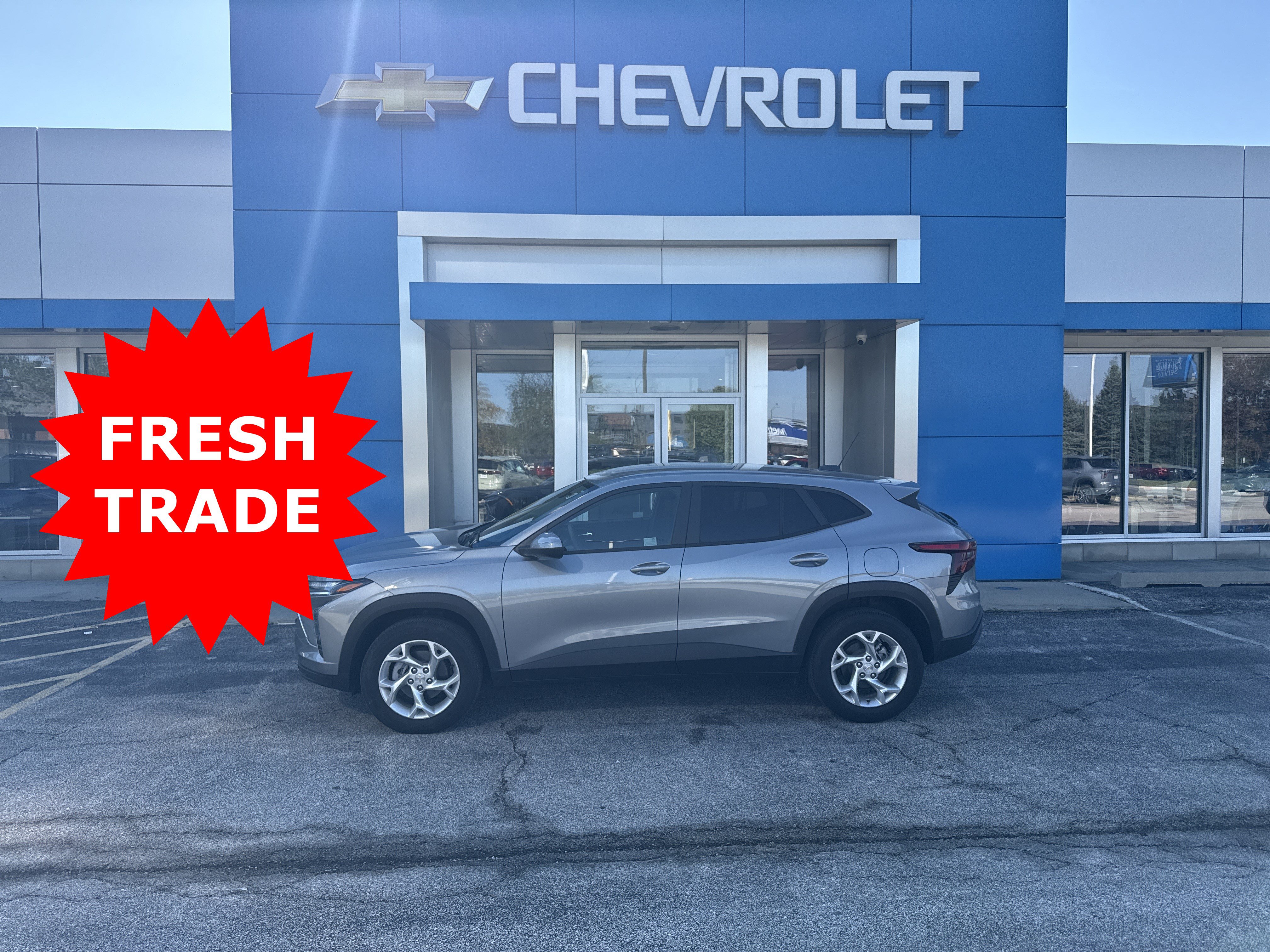 Used 2024 Chevrolet Trax LS w/ LS Convenience Package FWD image 2