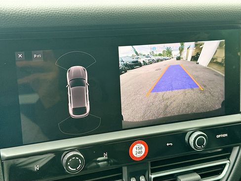 Used 2024 Porsche Macan Base image 15