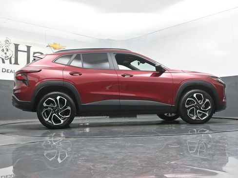 Used 2025 Chevrolet Trax RS FWD image 57