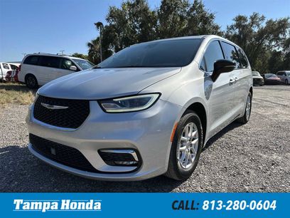 Used 2024 Chrysler Pacifica Touring-L
