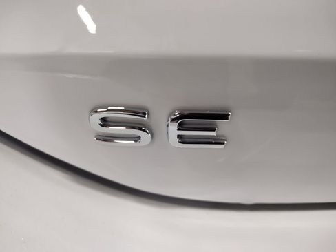 New 2025 Volkswagen Tiguan SE image 13