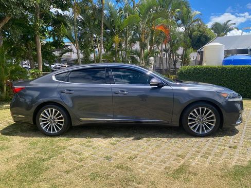 Used 2017 Kia Cadenza Premium w/ Luxury Package FWD image 8