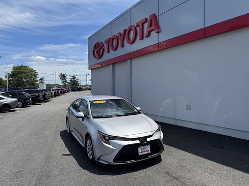 Used 2023 Toyota Corolla LE w/ Carpet Mat Package (TMS) FWD image 1