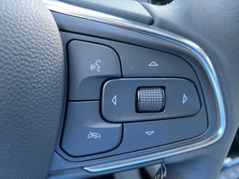 Used 2023 Buick Envision Avenir image 25