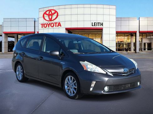 Used 2014 Toyota Prius V Five image 3