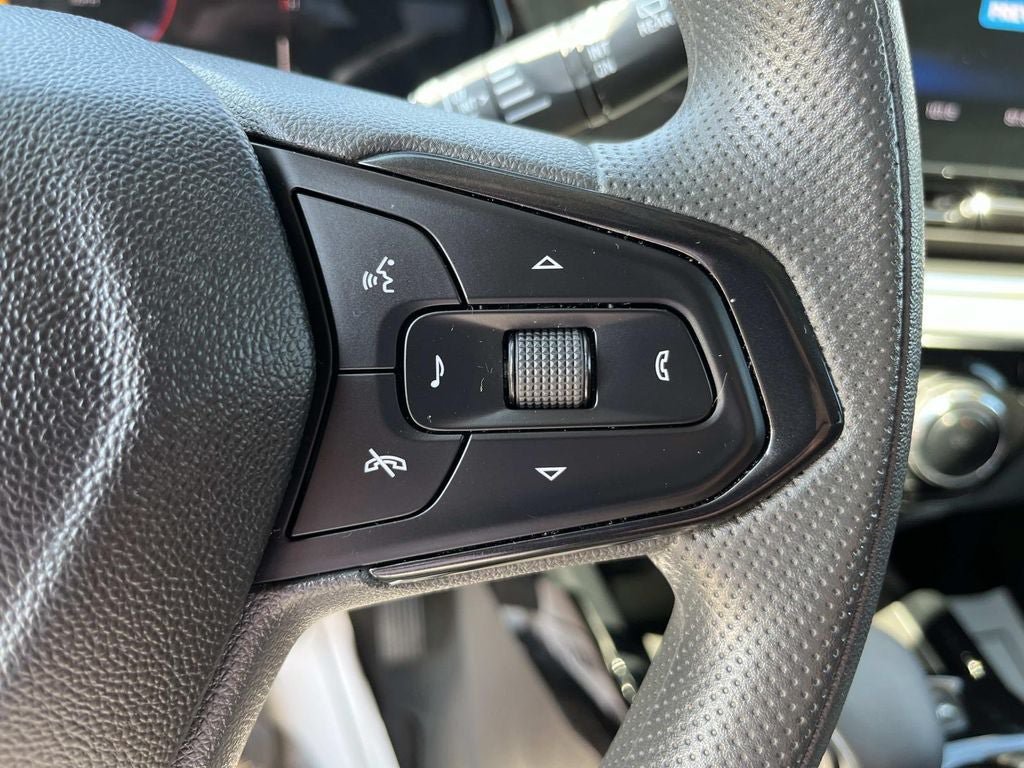 Used 2025 Chevrolet Trax LT FWD image 27
