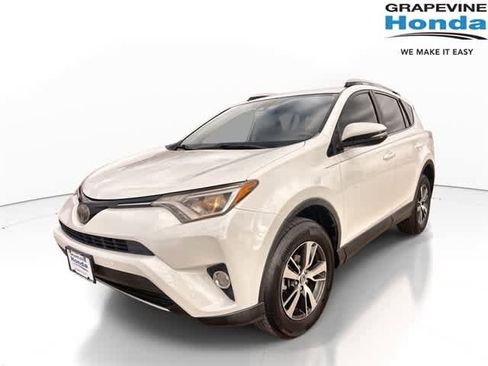Used 2018 Toyota RAV4 XLE image 1