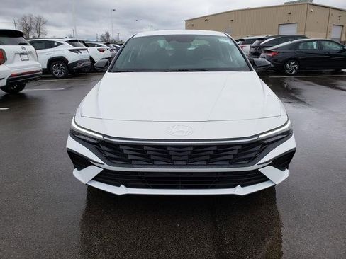 New 2025 Hyundai Elantra SEL image 2