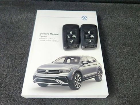 Used 2023 Volkswagen Tiguan SE R-Line image 61