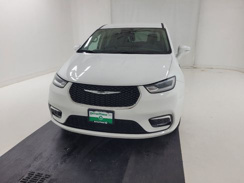 Used 2022 Chrysler Pacifica Touring-L FWD image 15
