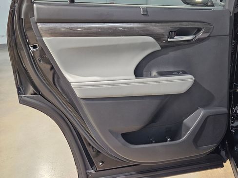 New 2026 Toyota Highlander Platinum AWD/4WD image 20