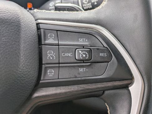 Used 2023 Jeep Grand Cherokee Limited AWD/4WD image 21
