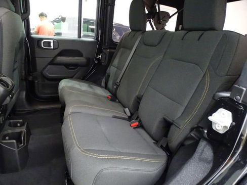 Used 2024 Jeep Wrangler Unlimited Sahara AWD/4WD image 11