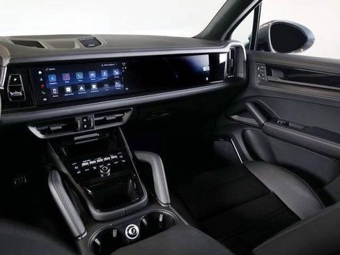 New 2026 Porsche Cayenne GTS AWD/4WD image 19