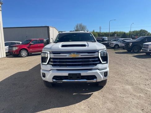 Used 2024 Chevrolet Silverado 2500 LTZ w/ LTZ Plus Package AWD/4WD image 2