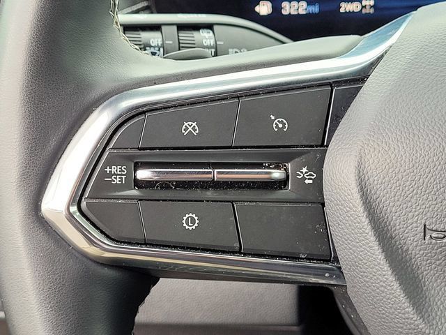 Used 2025 Chevrolet Traverse LT AWD/4WD image 24