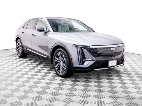 Certified 2024 Cadillac Lyriq Luxury w/ LPO, Floor Liner Package AWD/4WD image 9