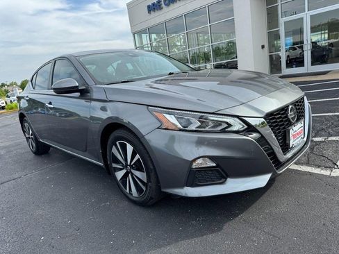 Used 2022 Nissan Altima 2.5 SV w/ SV Premium Package AWD/4WD image 2
