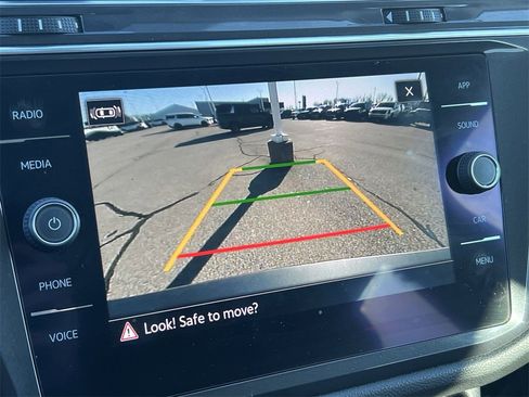 Used 2021 Volkswagen Tiguan SE image 22