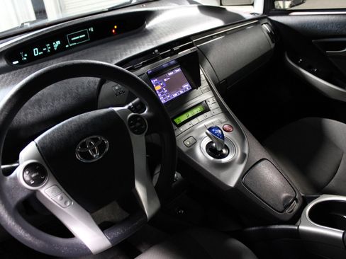 Used 2013 Toyota Prius Three FWD image 17