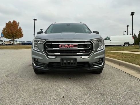 Used 2024 GMC Terrain AT4 image 10