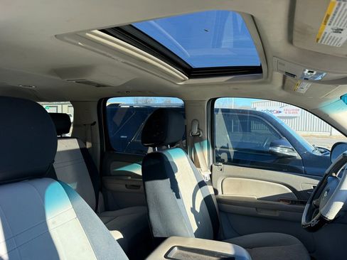 Used 2007 Chevrolet Suburban LT image 4