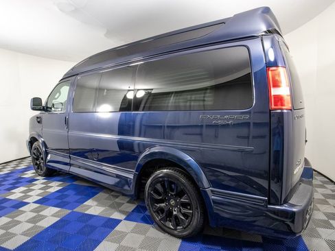 Used 2023 Chevrolet Express 2500 RWD image 5