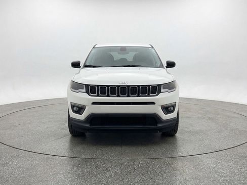 Used 2025 Jeep Compass Latitude AWD/4WD image 2