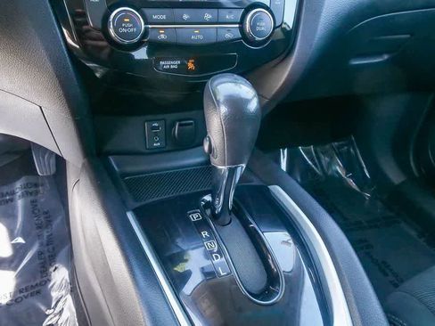 Used 2015 Nissan Rogue SV w/ SV Family Package image 21