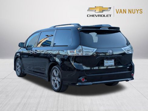 Used 2017 Toyota Sienna SE FWD image 7