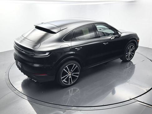 Certified 2025 Porsche Cayenne Coupe AWD/4WD image 40