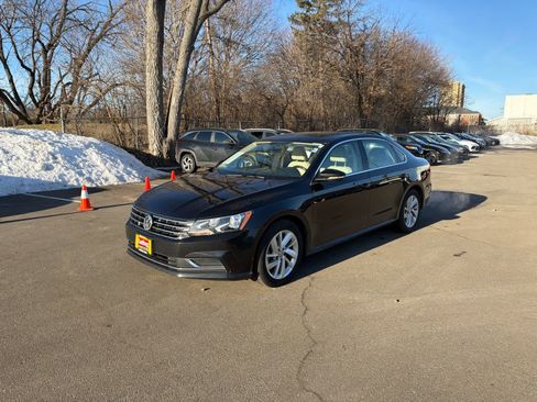 Used 2018 Volkswagen Passat 2.0T SE image 4