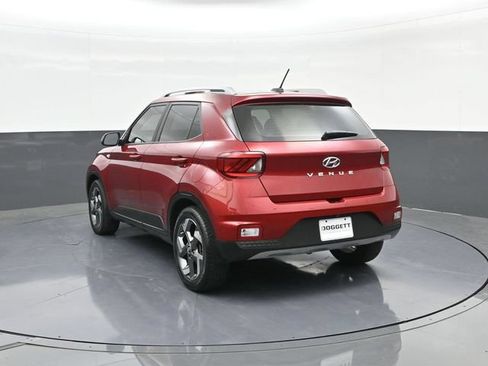 Used 2024 Hyundai Venue SEL FWD image 8