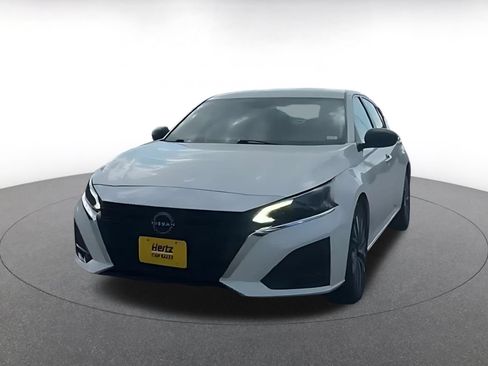 Used 2025 Nissan Altima 2.5 SV FWD image 4