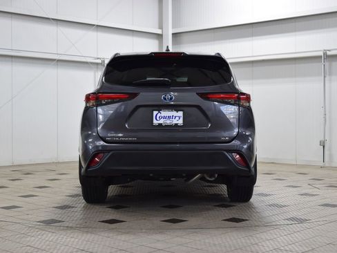 Used 2024 Toyota Highlander XLE image 7